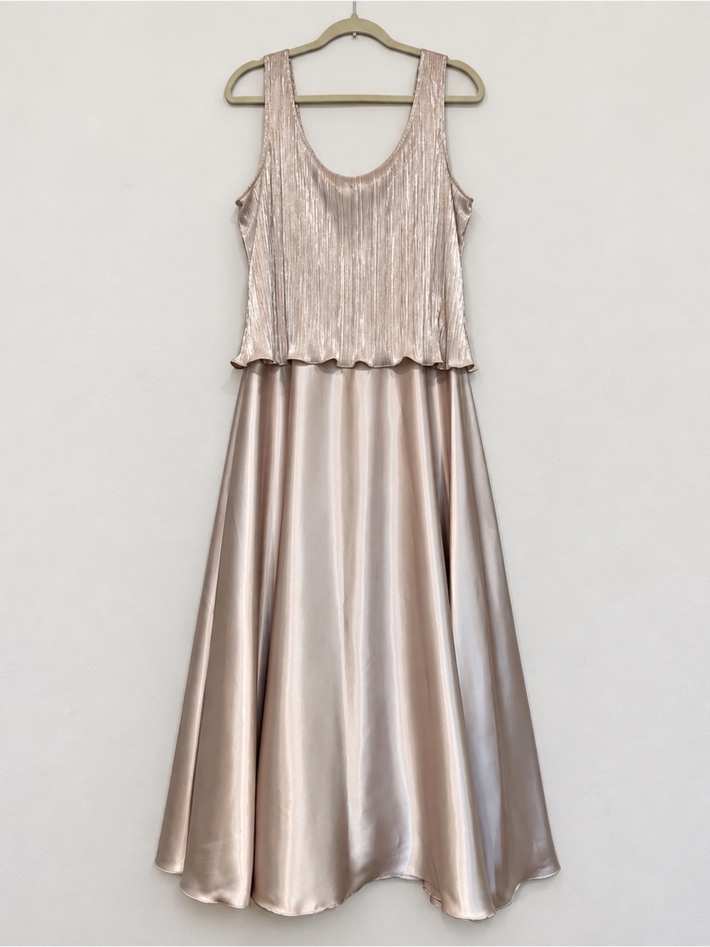 Cachet Champagne Beige Metallic Pleated Formal Maxi Dress Size 14